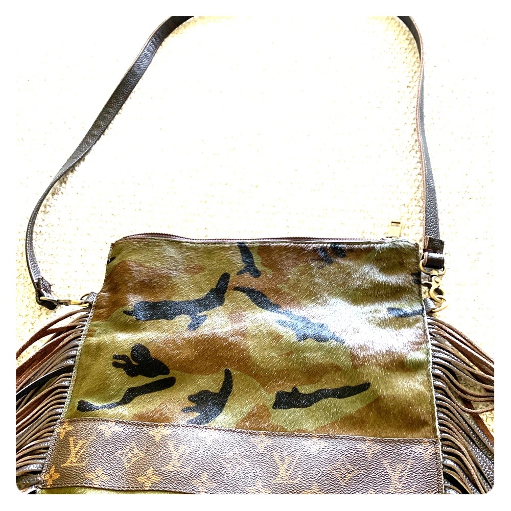 Crossbody camouflage bag with designer strip.